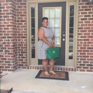 Sleeveless Ivory & Black Dress w/  zipper pockets!